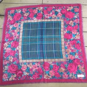 Oscar De La Renta Wool Scarf Flowers Unique